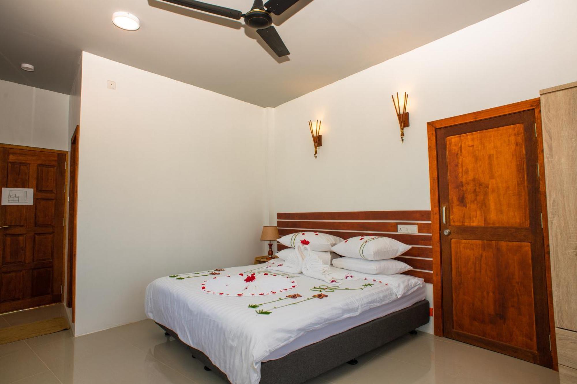 Finolhu Dhigurah Hotel Dhigurah  Exterior photo